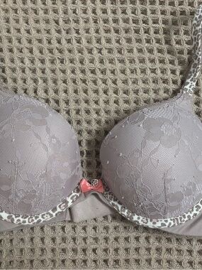 Victoria's Secret taupe gray lace padded underwire bra